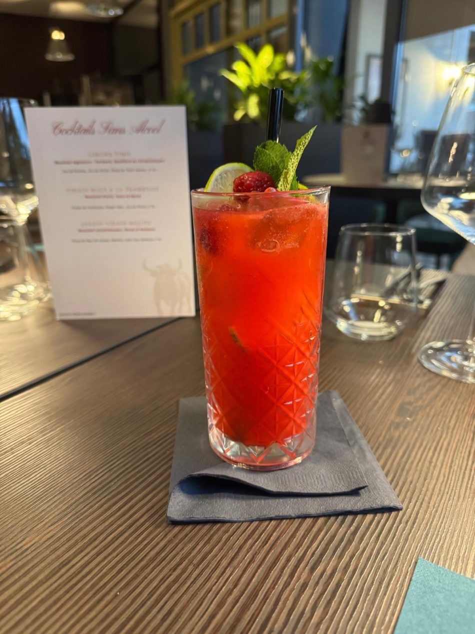 Cocktail sans alcool Virgin mule à la framboise